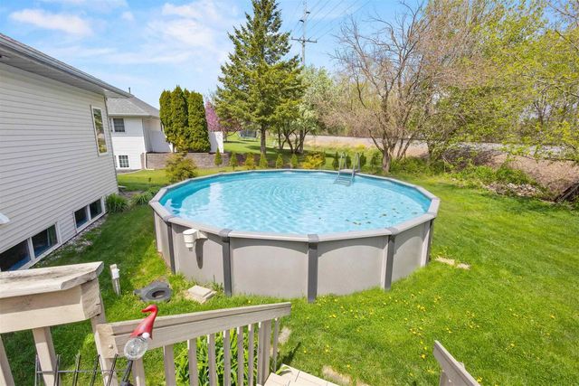 214 BROOKWOOD DRIVE, Hortonville, WI 54944