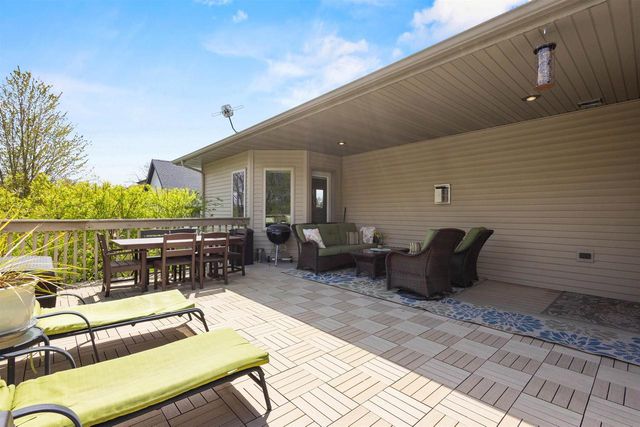 214 BROOKWOOD DRIVE, Hortonville, WI 54944