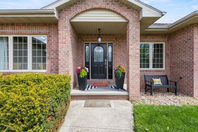 214 BROOKWOOD DRIVE, Hortonville, WI 54944
