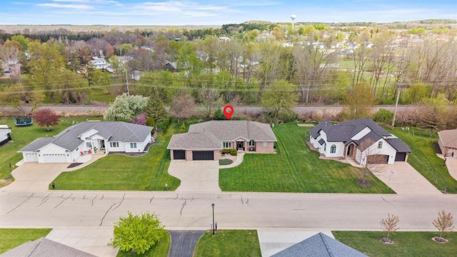 214 BROOKWOOD DRIVE, Hortonville, WI 54944