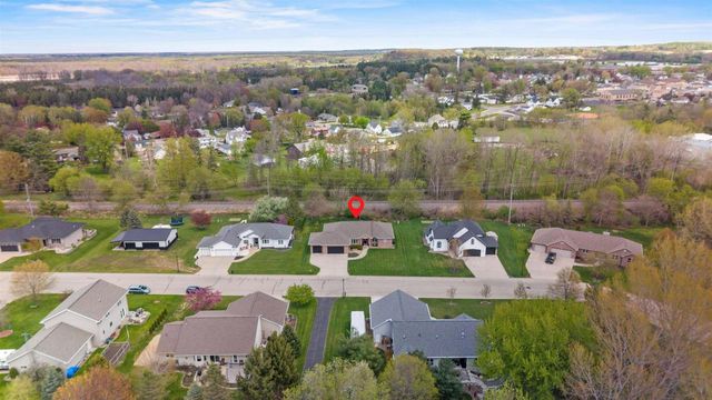 214 BROOKWOOD DRIVE, Hortonville, WI 54944
