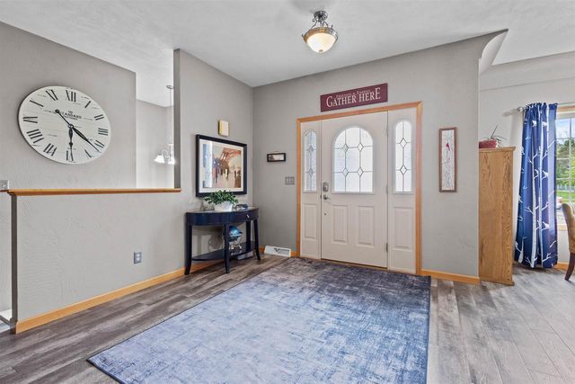214 BROOKWOOD DRIVE, Hortonville, WI 54944