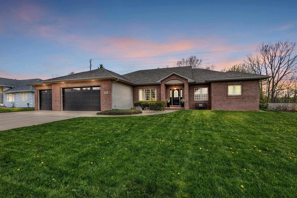 214 BROOKWOOD DRIVE, Hortonville, WI 54944