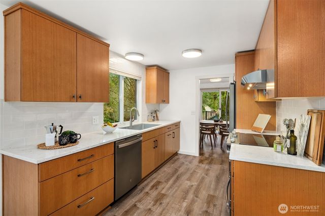 6910 150th Avenue NE, Redmond, WA 98052