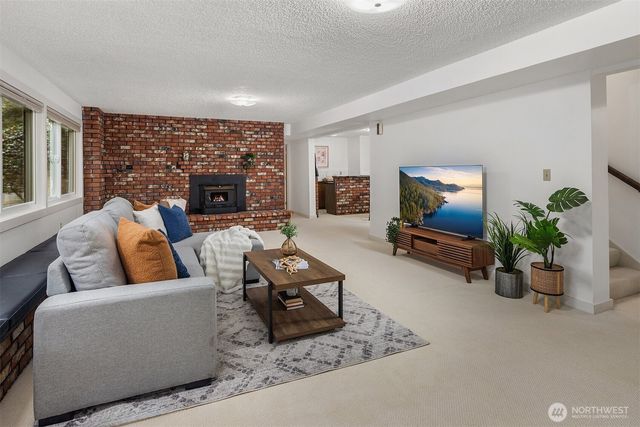 6910 150th Avenue NE, Redmond, WA 98052