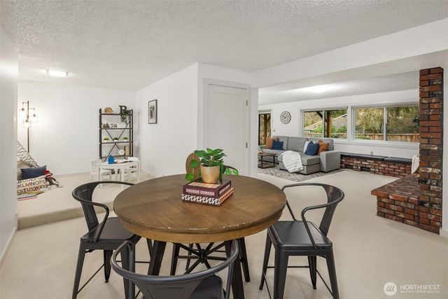 6910 150th Avenue NE, Redmond, WA 98052