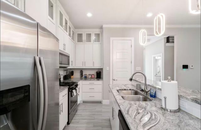 3351 Canada Drive, Dallas, TX 75212