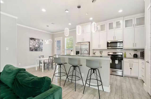 3351 Canada Drive, Dallas, TX 75212