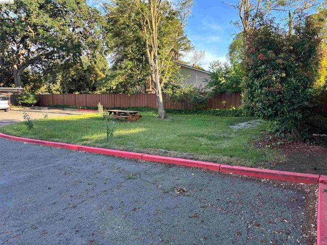 3011 Mayhew Ct 1, Walnut Creek, CA 94597