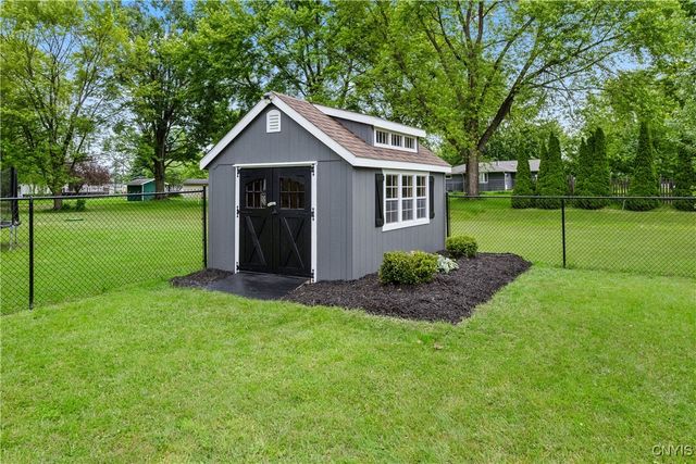 8478 Grandview Drive, Cicero, NY 13039