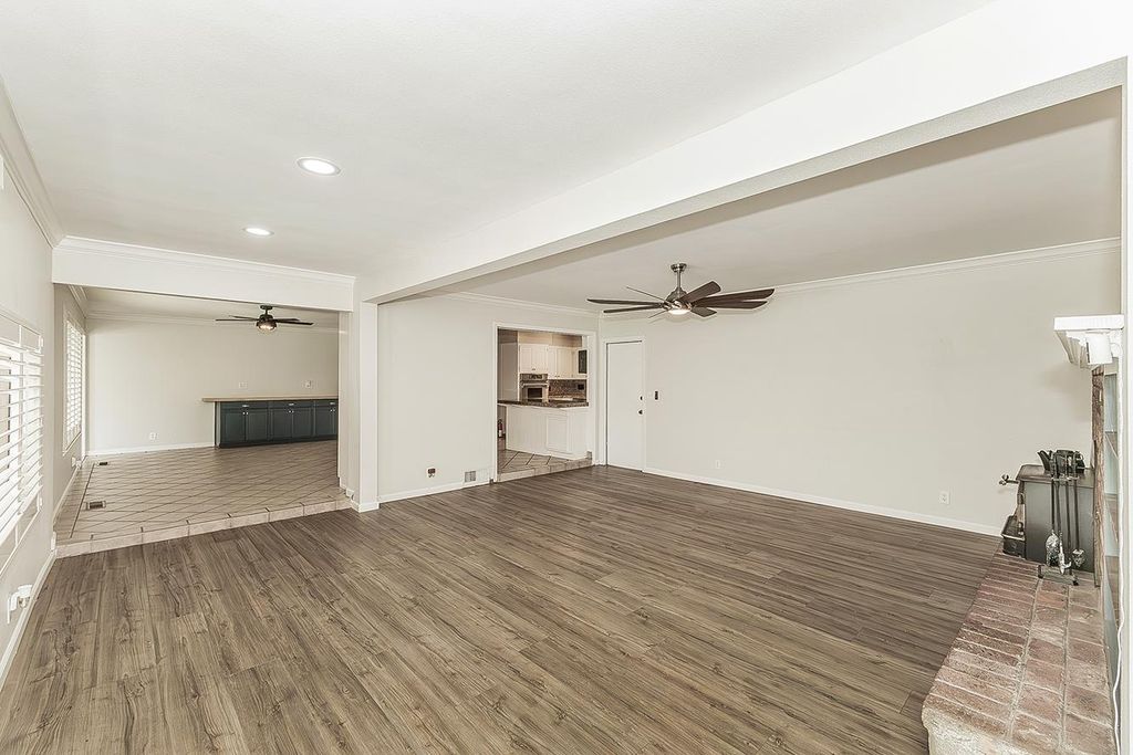 Image 10 of property listing at 6038 N Roosevelt Avenue, Fresno, CA 93704