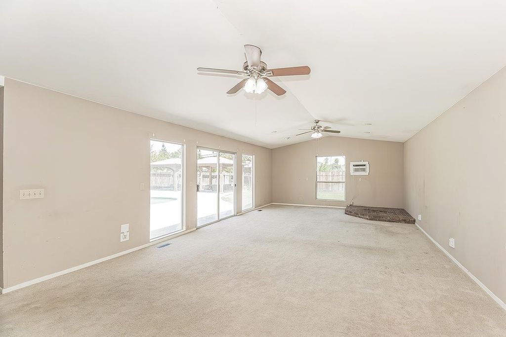 Image 18 of property listing at 6038 N Roosevelt Avenue, Fresno, CA 93704