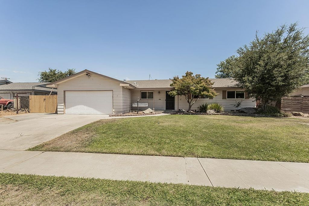 Image 2 of property listing at 6038 N Roosevelt Avenue, Fresno, CA 93704