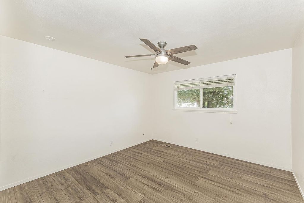 Image 25 of property listing at 6038 N Roosevelt Avenue, Fresno, CA 93704