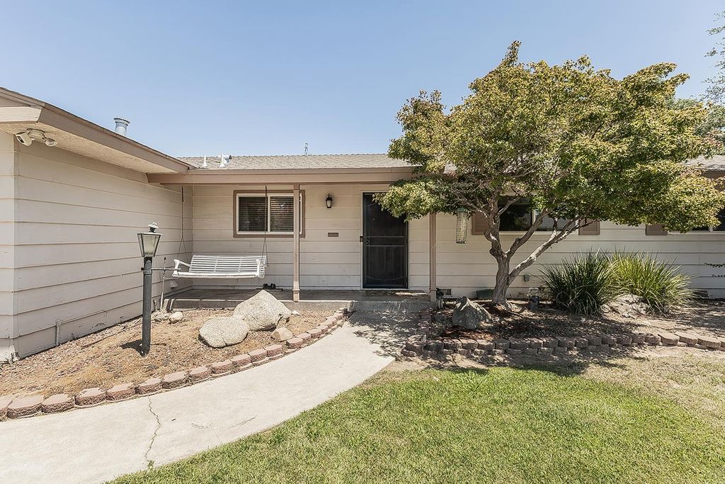 Image 3 of property listing at 6038 N Roosevelt Avenue, Fresno, CA 93704