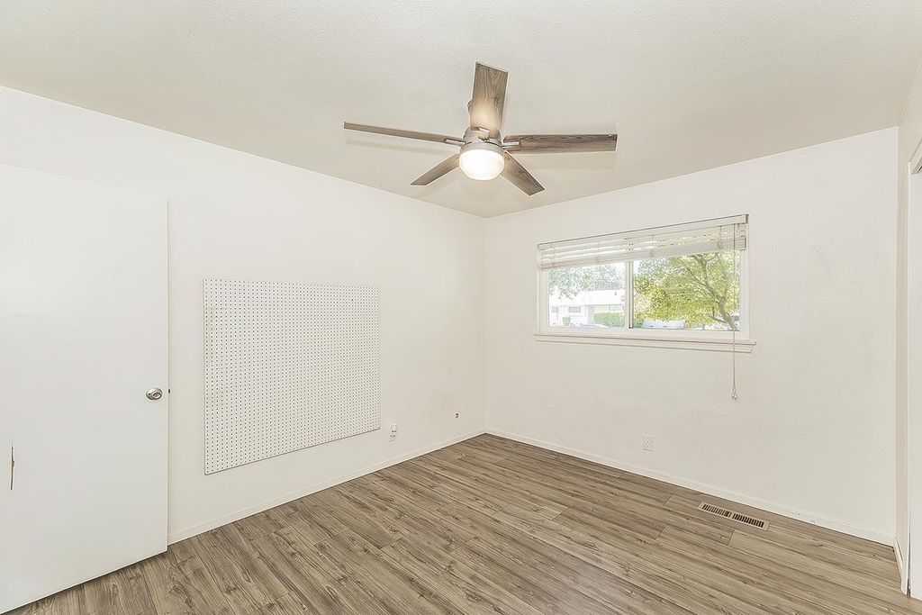 Image 30 of property listing at 6038 N Roosevelt Avenue, Fresno, CA 93704