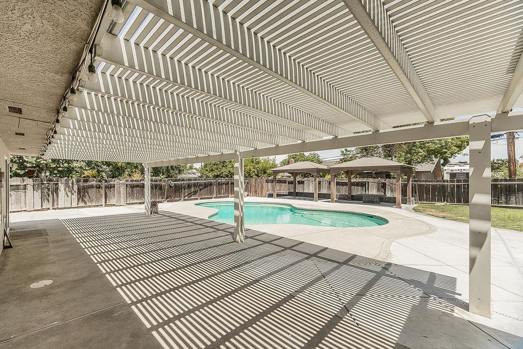 Image 33 of property listing at 6038 N Roosevelt Avenue, Fresno, CA 93704