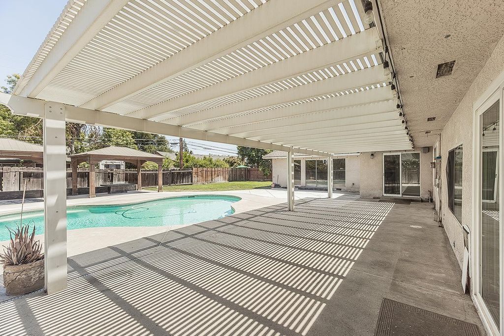 Image 34 of property listing at 6038 N Roosevelt Avenue, Fresno, CA 93704