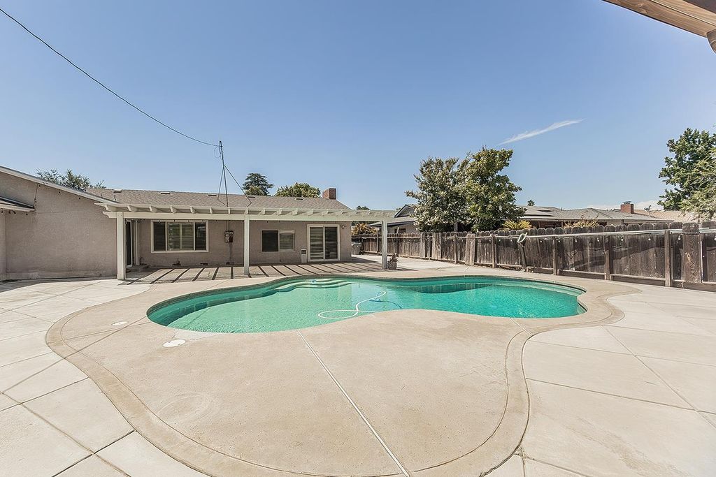 Image 37 of property listing at 6038 N Roosevelt Avenue, Fresno, CA 93704