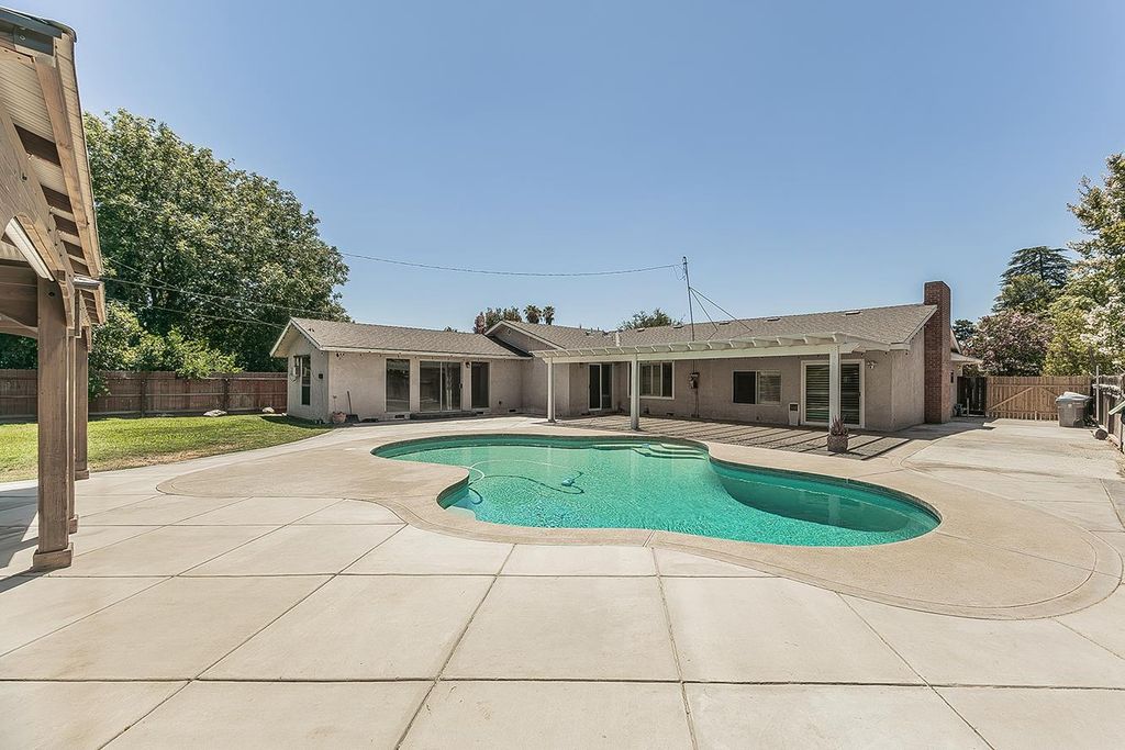 Image 38 of property listing at 6038 N Roosevelt Avenue, Fresno, CA 93704