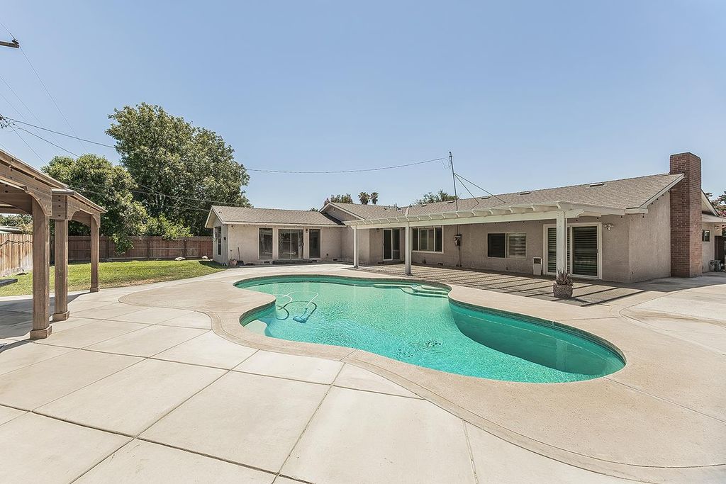 Image 39 of property listing at 6038 N Roosevelt Avenue, Fresno, CA 93704