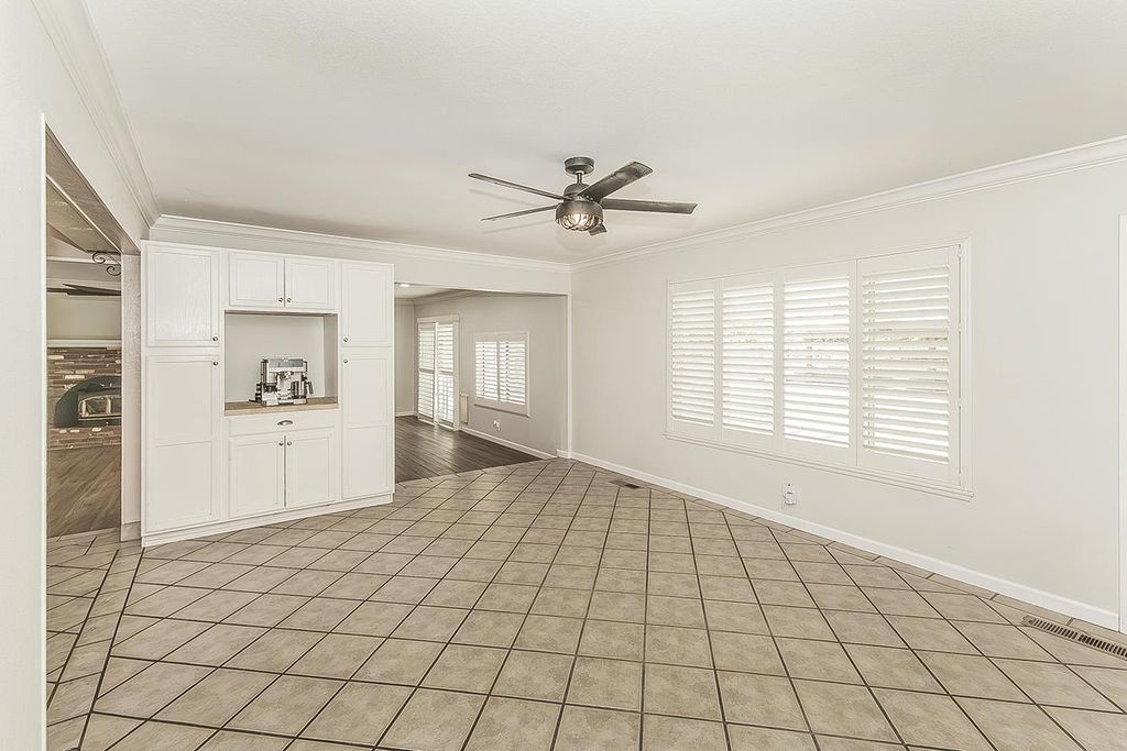 Image 4 of property listing at 6038 N Roosevelt Avenue, Fresno, CA 93704