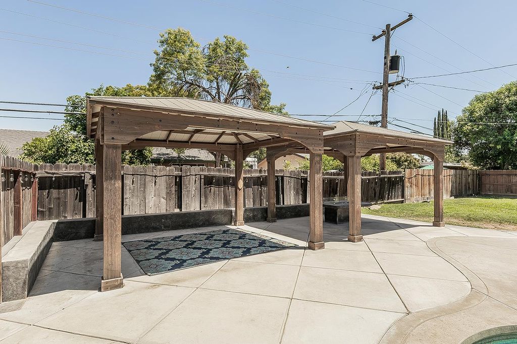 Image 40 of property listing at 6038 N Roosevelt Avenue, Fresno, CA 93704