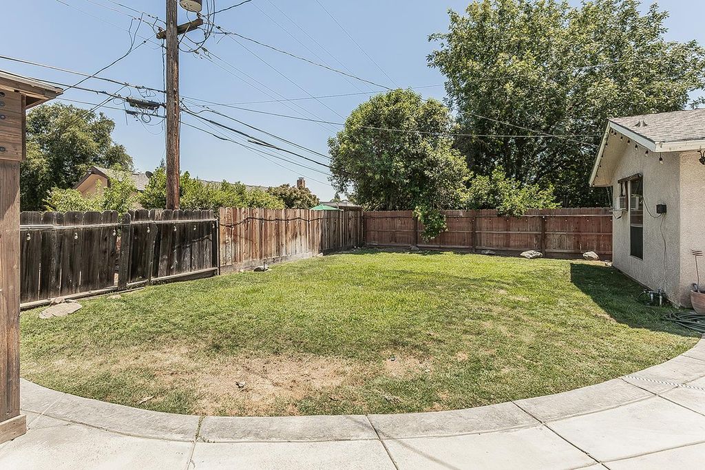 Image 42 of property listing at 6038 N Roosevelt Avenue, Fresno, CA 93704