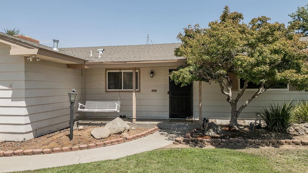 Image 48 of property listing at 6038 N Roosevelt Avenue, Fresno, CA 93704