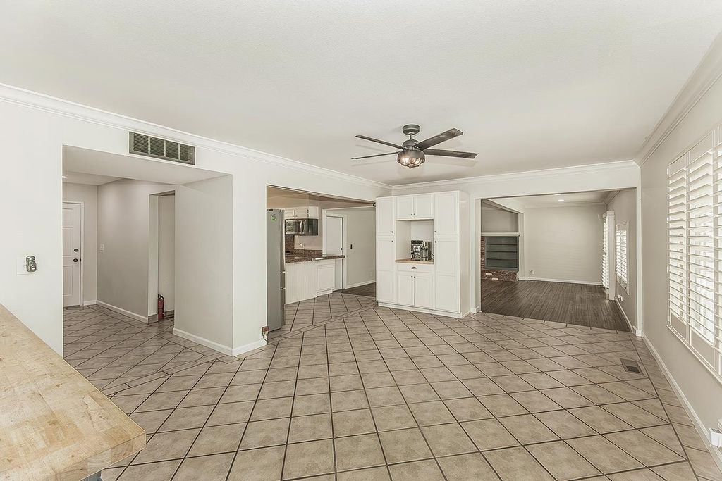 Image 5 of property listing at 6038 N Roosevelt Avenue, Fresno, CA 93704