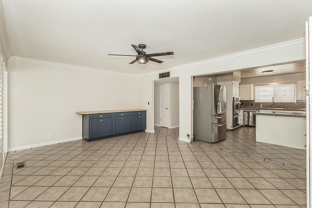 Image 6 of property listing at 6038 N Roosevelt Avenue, Fresno, CA 93704