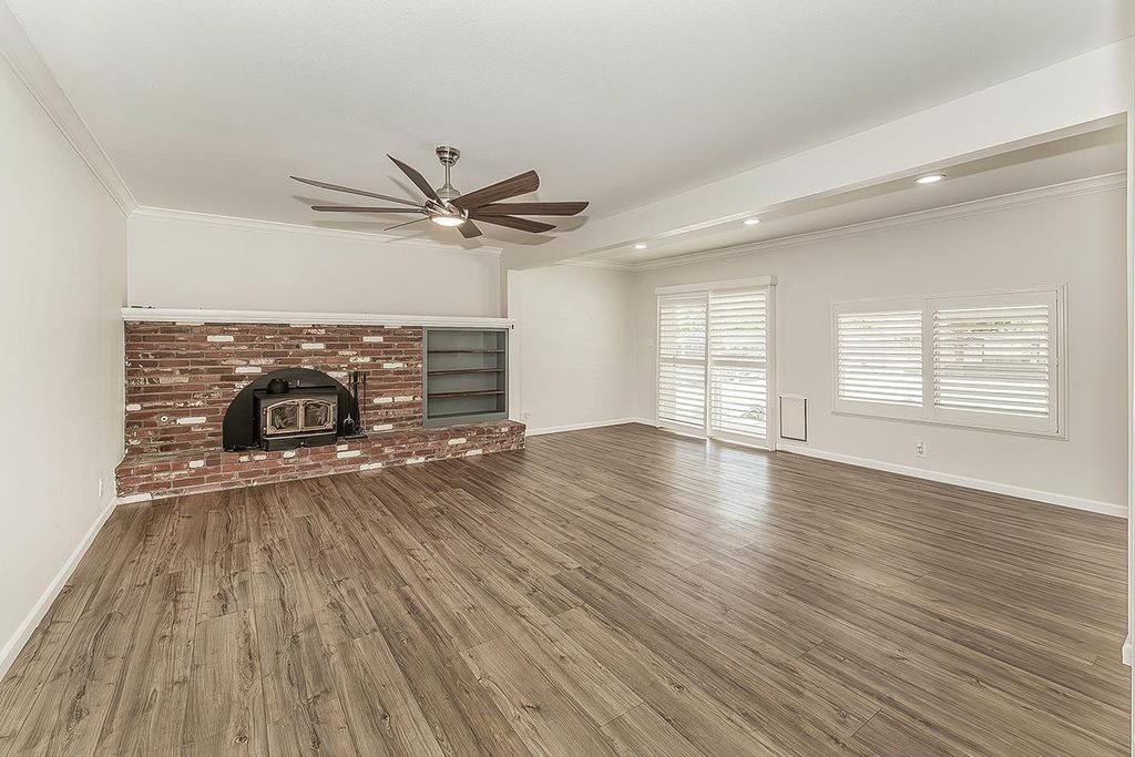Image 7 of property listing at 6038 N Roosevelt Avenue, Fresno, CA 93704