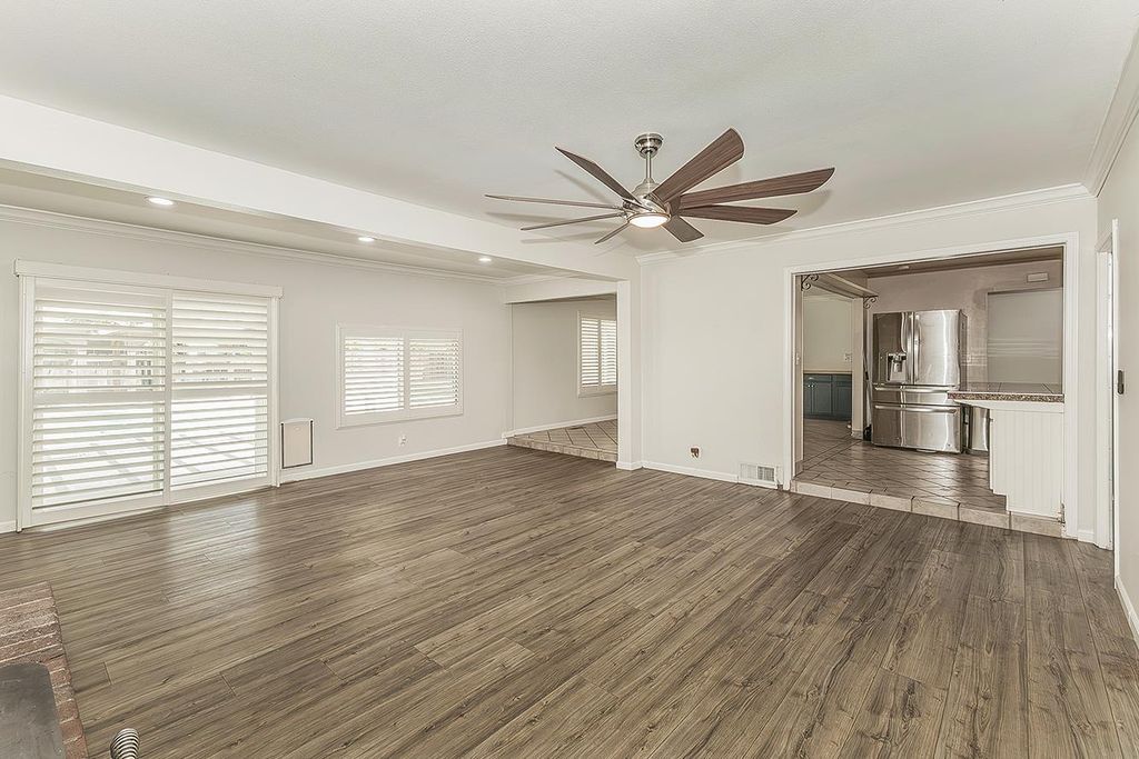 Image 9 of property listing at 6038 N Roosevelt Avenue, Fresno, CA 93704
