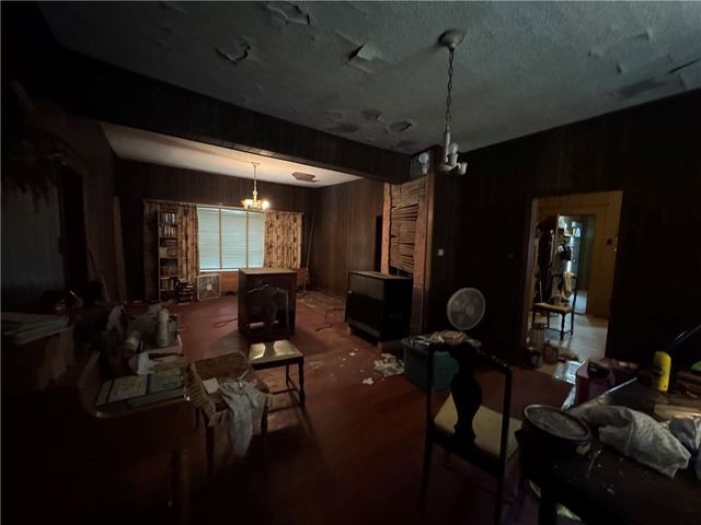 902 E 9th Street, Pittsburg, KS 66762