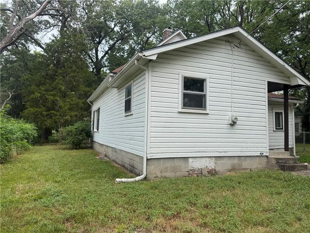 902 E 9th Street, Pittsburg, KS 66762