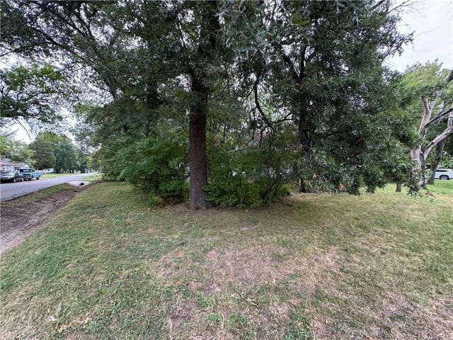 902 E 9th Street, Pittsburg, KS 66762