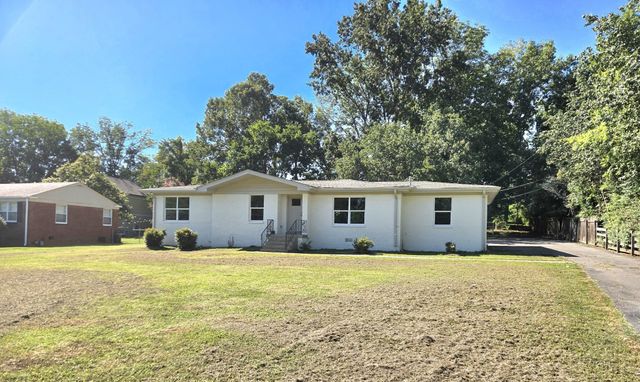 1628 Edgewood Dr, Lebanon, TN 37087