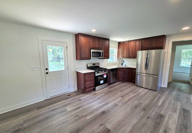 1628 Edgewood Dr, Lebanon, TN 37087