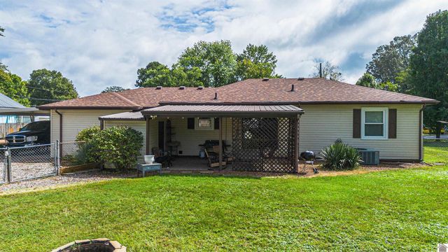 205 Lindberg, Paducah, KY 42003