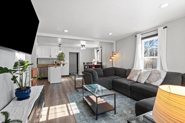 1109 S 6TH STREET, De Pere, WI 54115