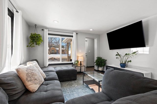 1109 S 6TH STREET, De Pere, WI 54115