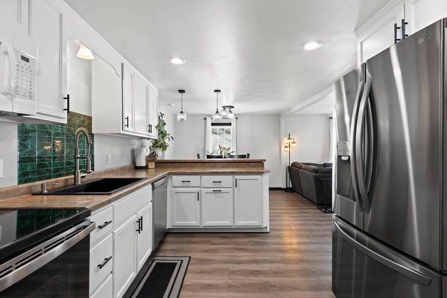 1109 S 6TH STREET, De Pere, WI 54115