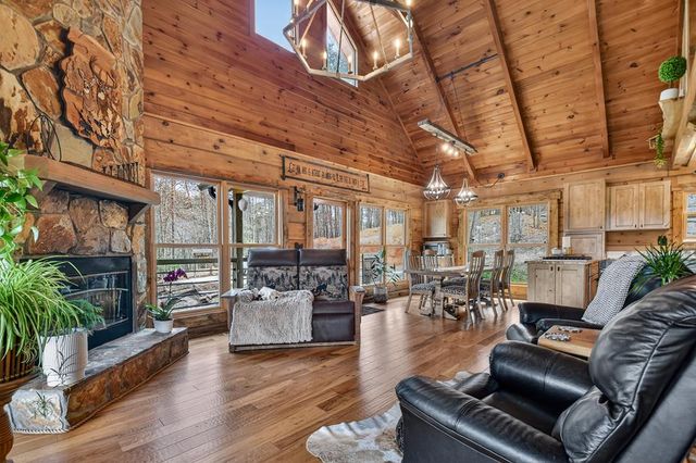 82 Indian Trace, Mineral Bluff, GA 30559
