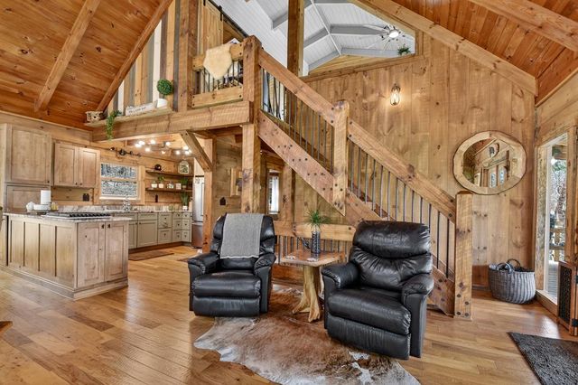 82 Indian Trace, Mineral Bluff, GA 30559