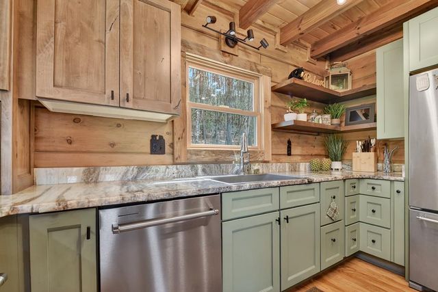 82 Indian Trace, Mineral Bluff, GA 30559