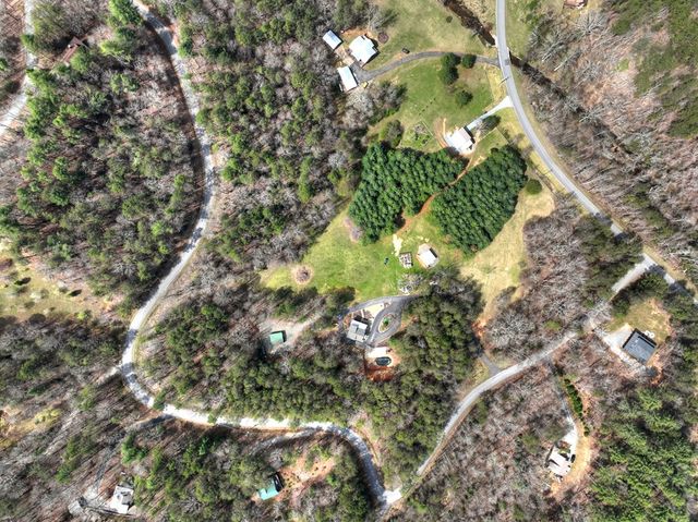 82 Indian Trace, Mineral Bluff, GA 30559