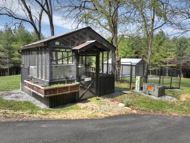 82 Indian Trace, Mineral Bluff, GA 30559