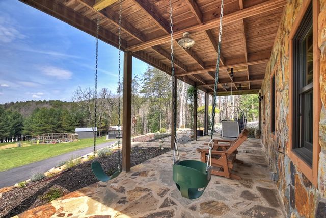 82 Indian Trace, Mineral Bluff, GA 30559