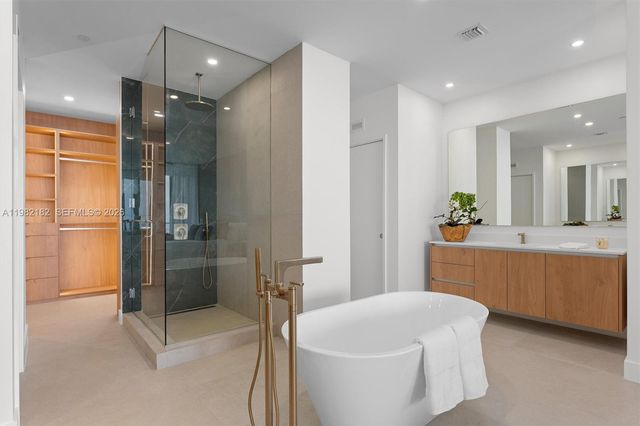 700 NE 24rd St PH-5802, Miami, FL 33137