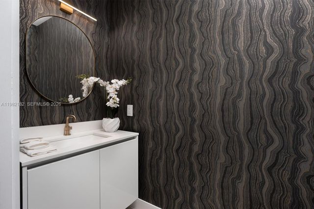 700 NE 24rd St PH-5802, Miami, FL 33137